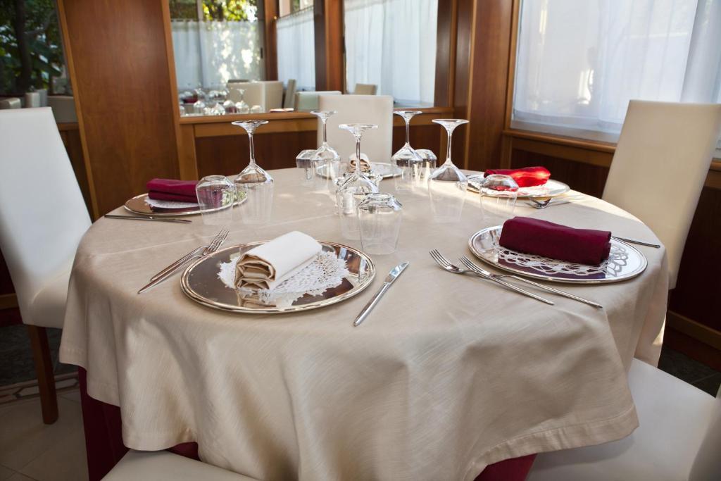 Hotel Baia Blu Αλάσιο Εξωτερικό φωτογραφία