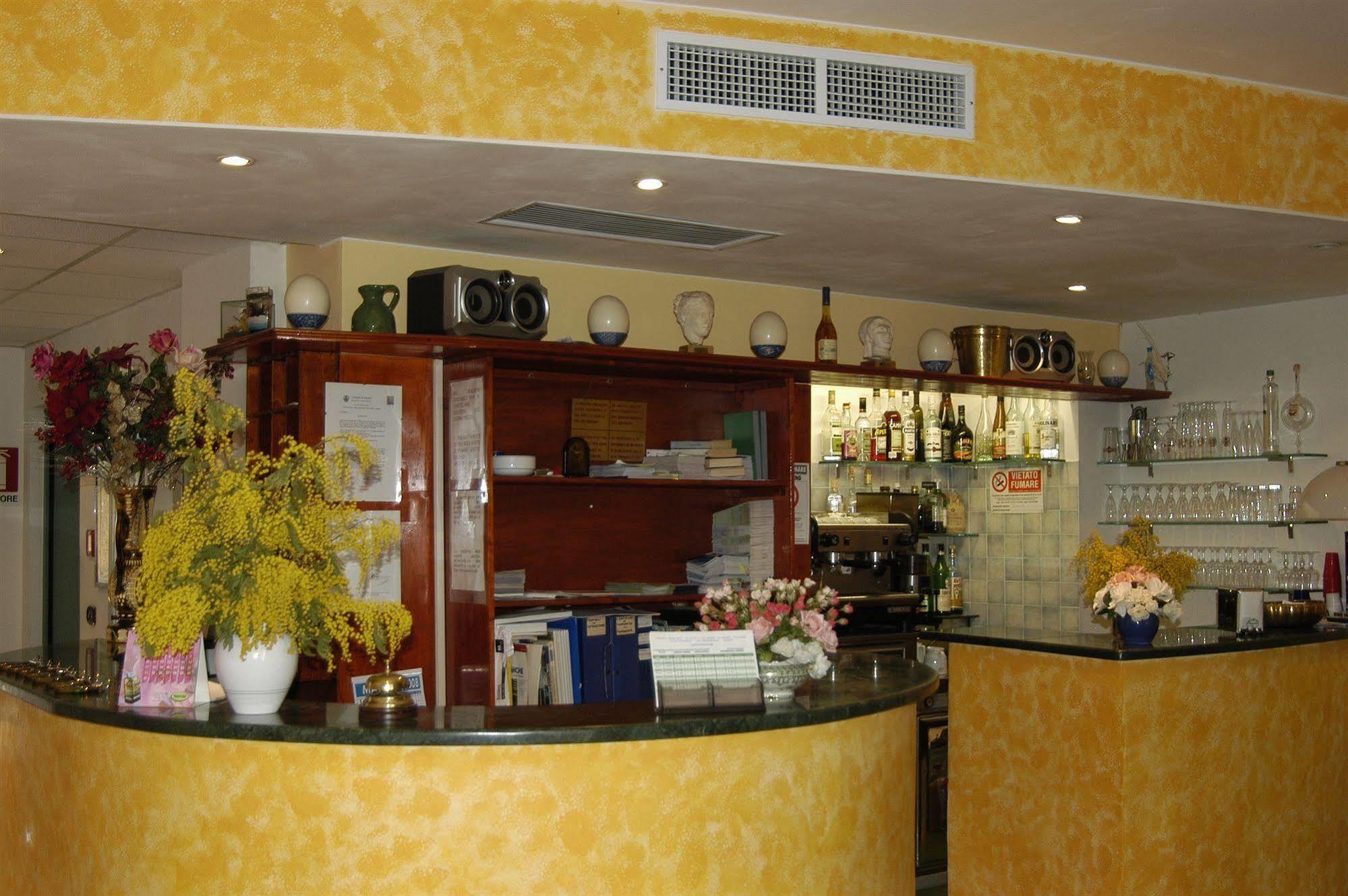 Hotel Baia Blu Αλάσιο Εξωτερικό φωτογραφία
